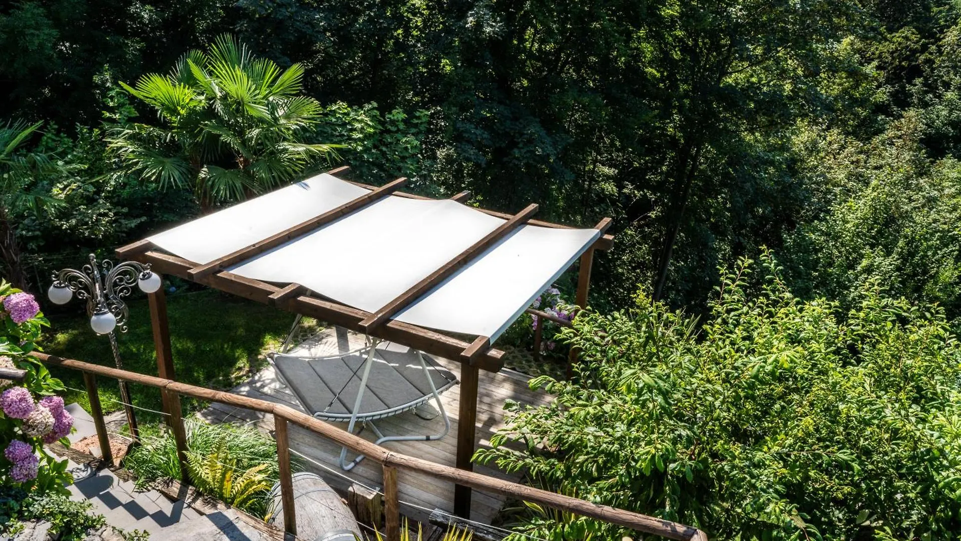 Semesterbostad Villa Rosch Lezzeno Italien