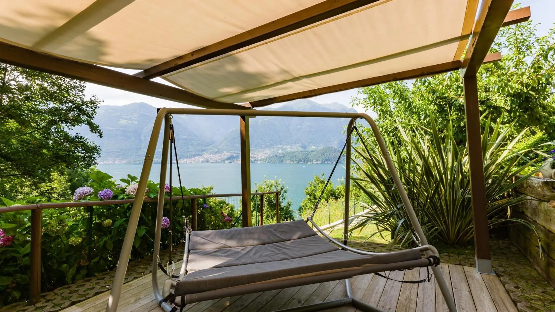 Villa Rosch Lezzeno 0*,  Italy